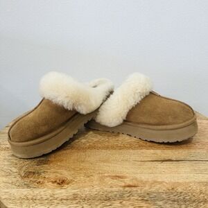 UGG Women's Disquette  Slipper In The Color Chestnut Size US 6 Shearling Lined